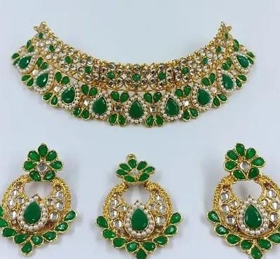 Green Kundan Stone Necklace Set with Earrings & MaangTikka